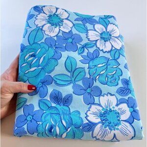 Vintage 1970s flat /top sheet, blue white flowers, Wabasso, twin size bed